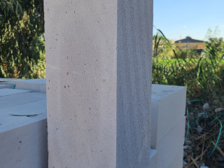 الطوب الابيض الرغوي الخفيف