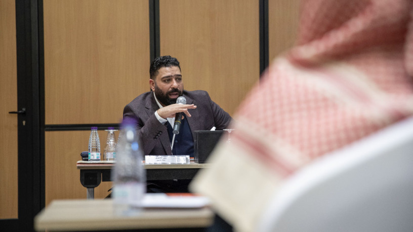 mdyr-aamlyat-khbrh-16-snh-f-mgal-almtaaam-big-0